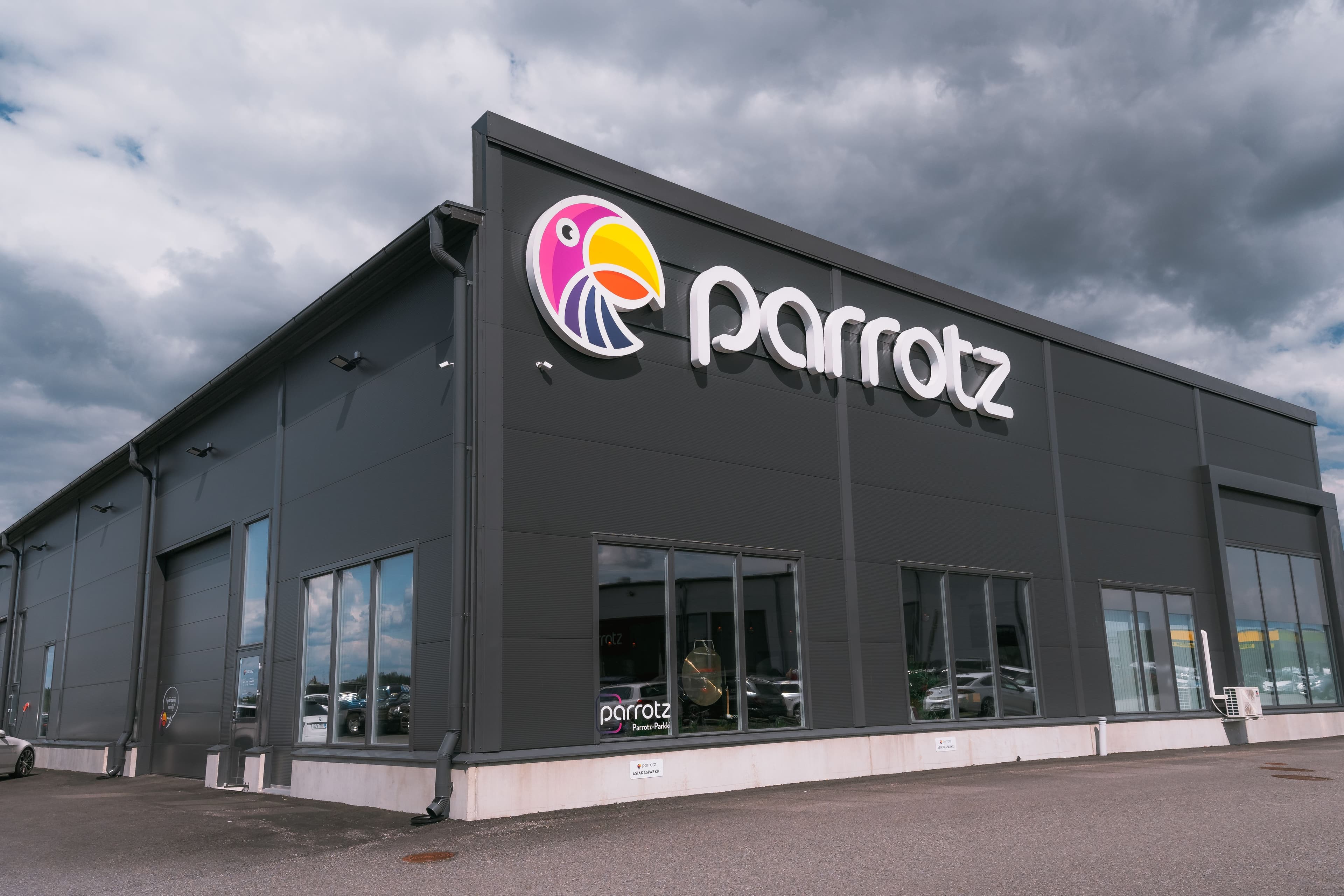 parrotz showroom